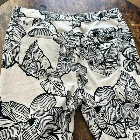 Chico’s | SO slimming girlfriend ankle pant. Size: 8/Chicos 1. - Picture 13 of 16